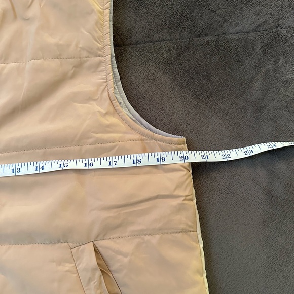 Hem & Thread Reversible Color Block Puffer Vest - Picture 4 of 15